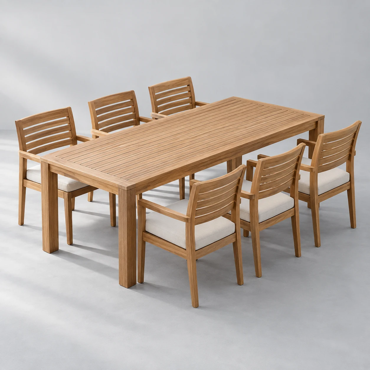 Outdoor dining set in teak
